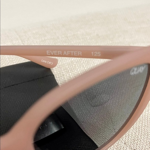 👄SOLD👄QUAY CAT EYE SUNGLASSES - Picture 2 of 5